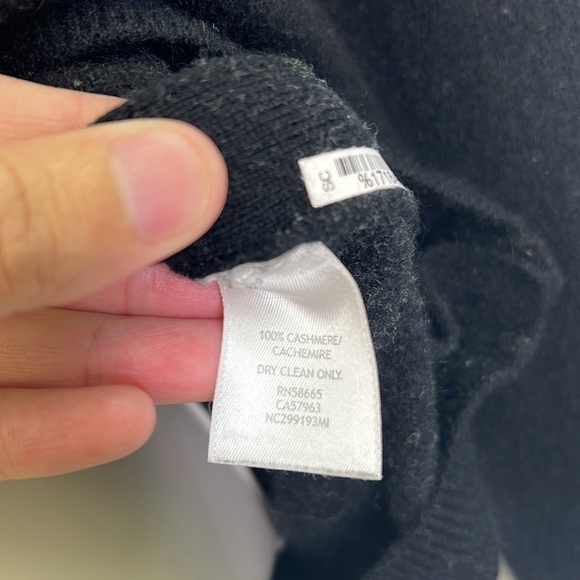 Nordstrom Collection - 100 % Cashmere Black V Neck Buttons Side Sweater SZ XS - Picture 8 of 11